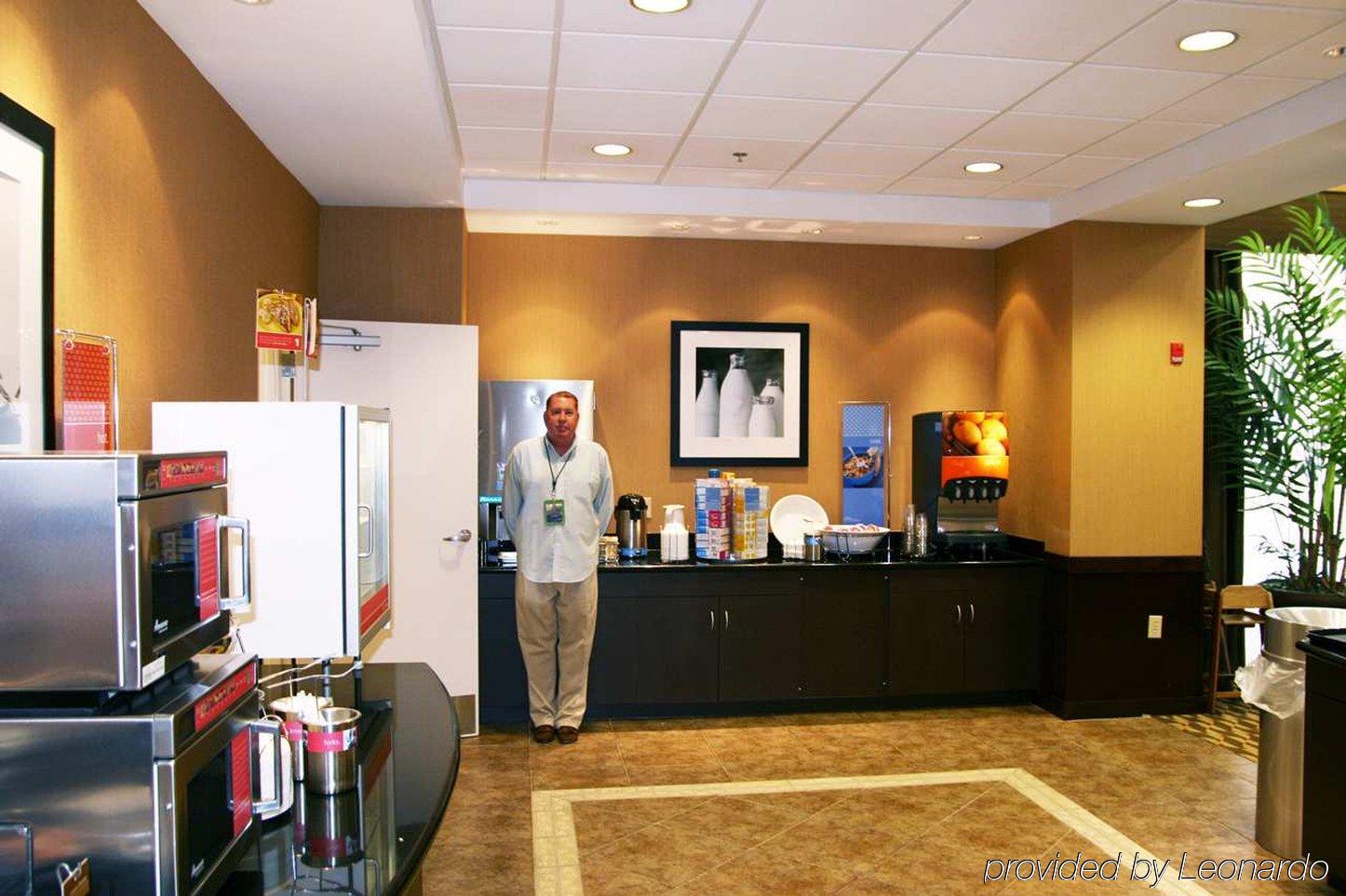 Hampton Inn & Suites Burlington Restoran fotoğraf