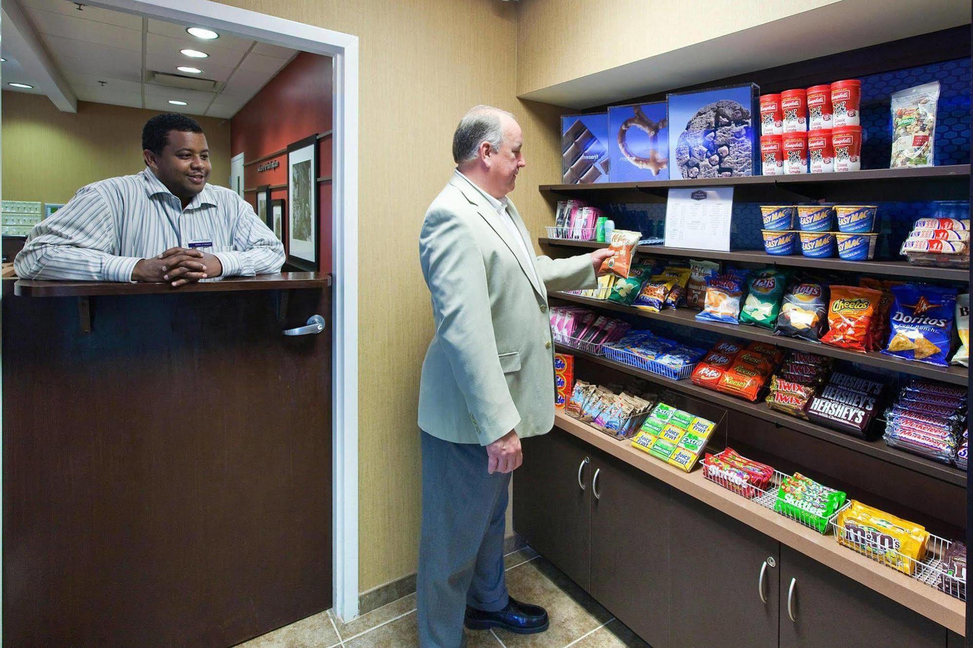 Hampton Inn & Suites Burlington Restoran fotoğraf